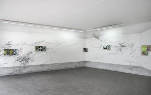 Paula Müller, Wandzeichnung und Bilder, So far honey, 2011, TVL Gallery, Antwerpen, Foto: E. Segers