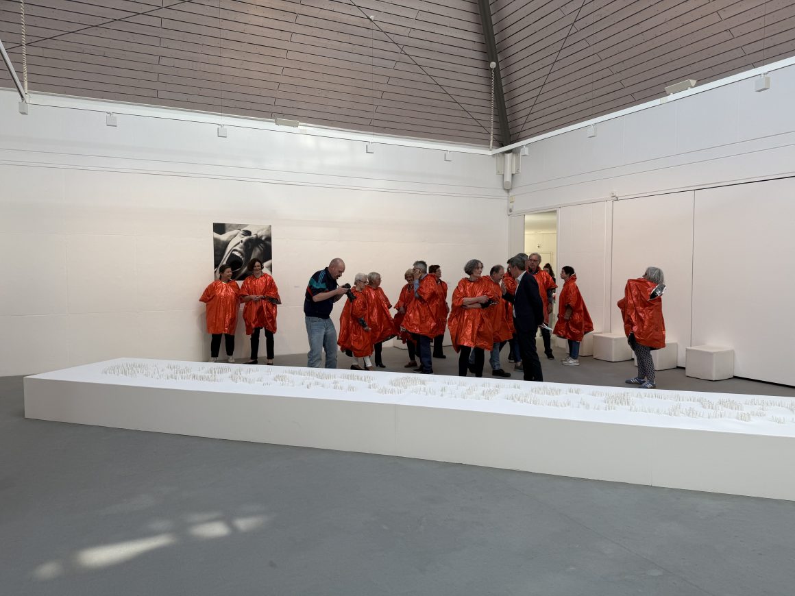 Blick in die Ausstellung zur Vernissage.