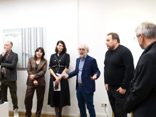 Ausstellungseröffnung: Von links nach rechts: Kolya Božović, Jelena Minić-Mrđen, Galeristin und Kuratorin Marija Milošević, Galerist Esad Puzić, Vladislav Šćepanović und Galerieassistent Johannes Birringer, Foto: Gerhard Schaal