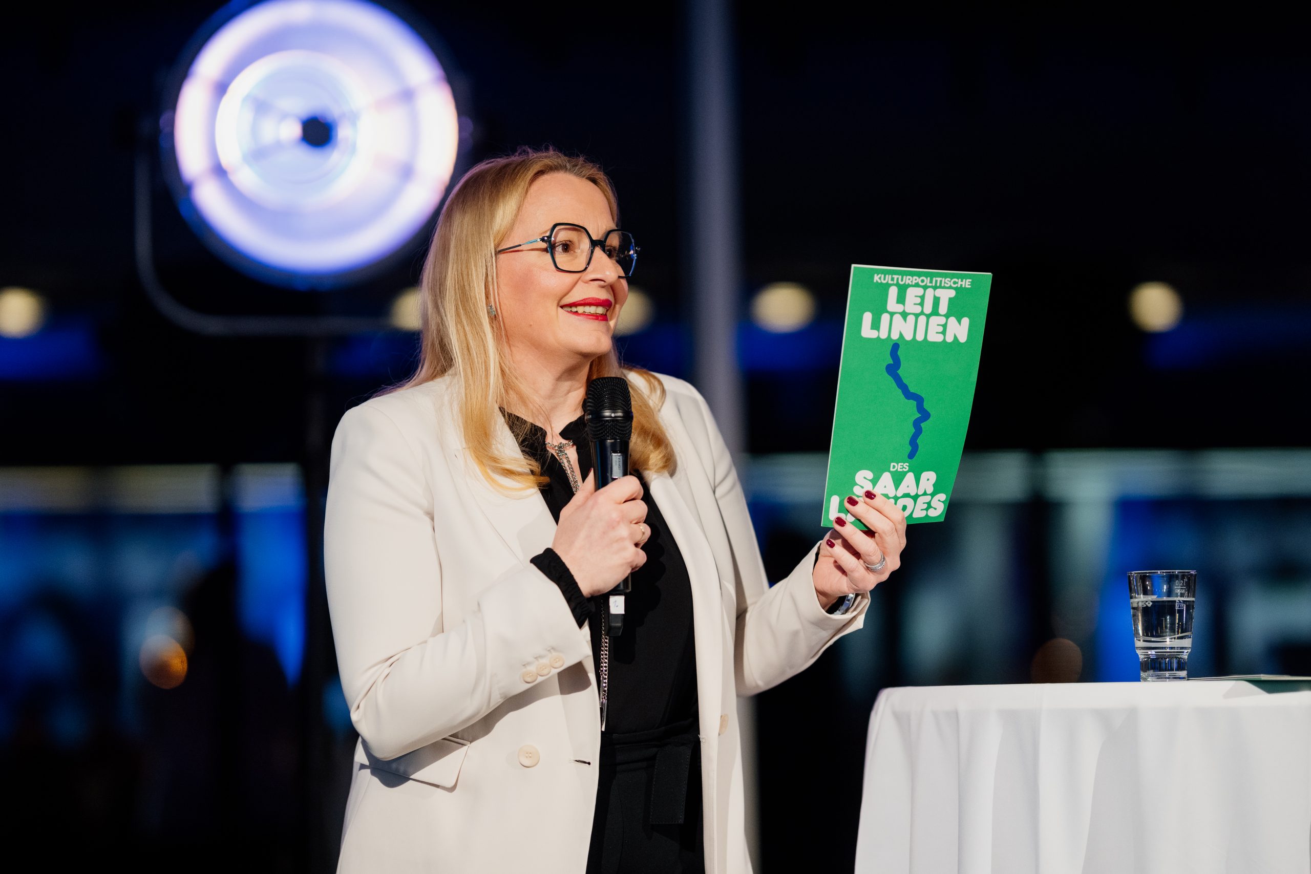 Kulturministerin Christine Streichert-Clivot (SPD) stellt die kulturpolitischen Leitlinien beim 5. Kulturgipfel Mitte Dezember 2025 vor. Foto. Ministerium für Bildung und Kultur des Saarlandes