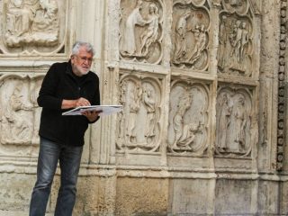 Volker Lehnert beim Zeichnen